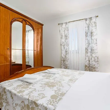 Apartment In Cizici/insel Krk 31083 Čižići