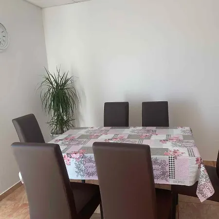 Apartment In Cizici/insel Krk 31083 Čižići