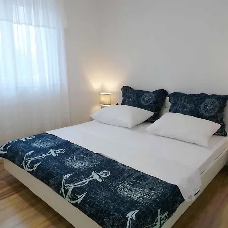 Apartment In Cizici/insel Krk 31083 Čižići